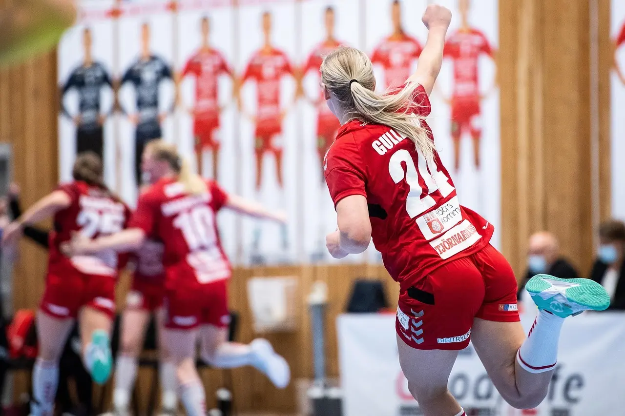 Håndboldspillere jubler